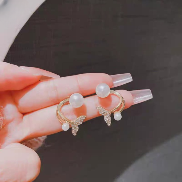 Golden Fishtail Pearl Stud Earrings – Trendy Korean Style